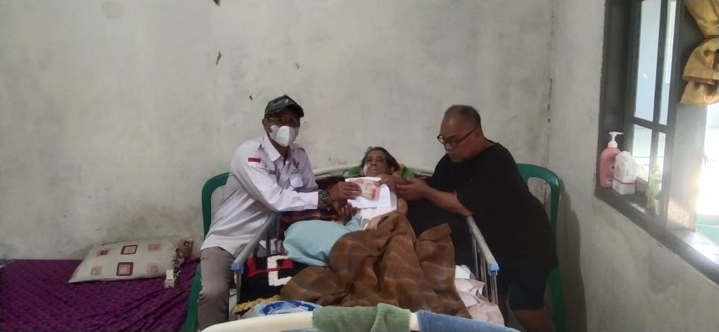 BAZNAS Tangsel Bergerak Cepat, Bantu Warga Kademangan yang Sakit