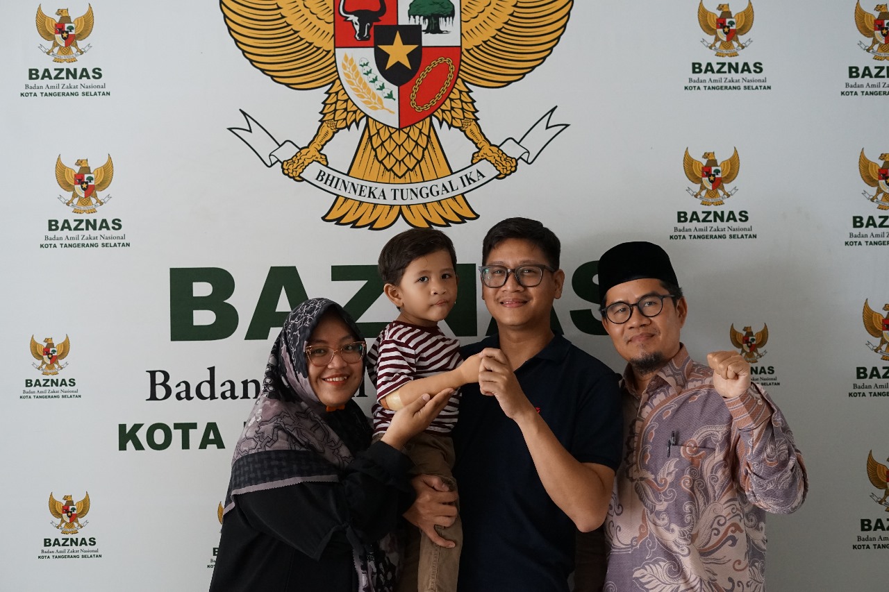 Adik Saka Menerima Bantuan Tangan Palsu, Mengubah Hidupnya Menjadi Lebih Baik