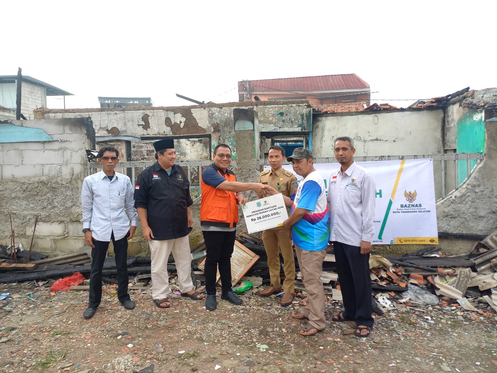 Bantuan Rehab Rumah Layak Huni untuk Warga Jurang Mangu Barat Bapak Nasrullah