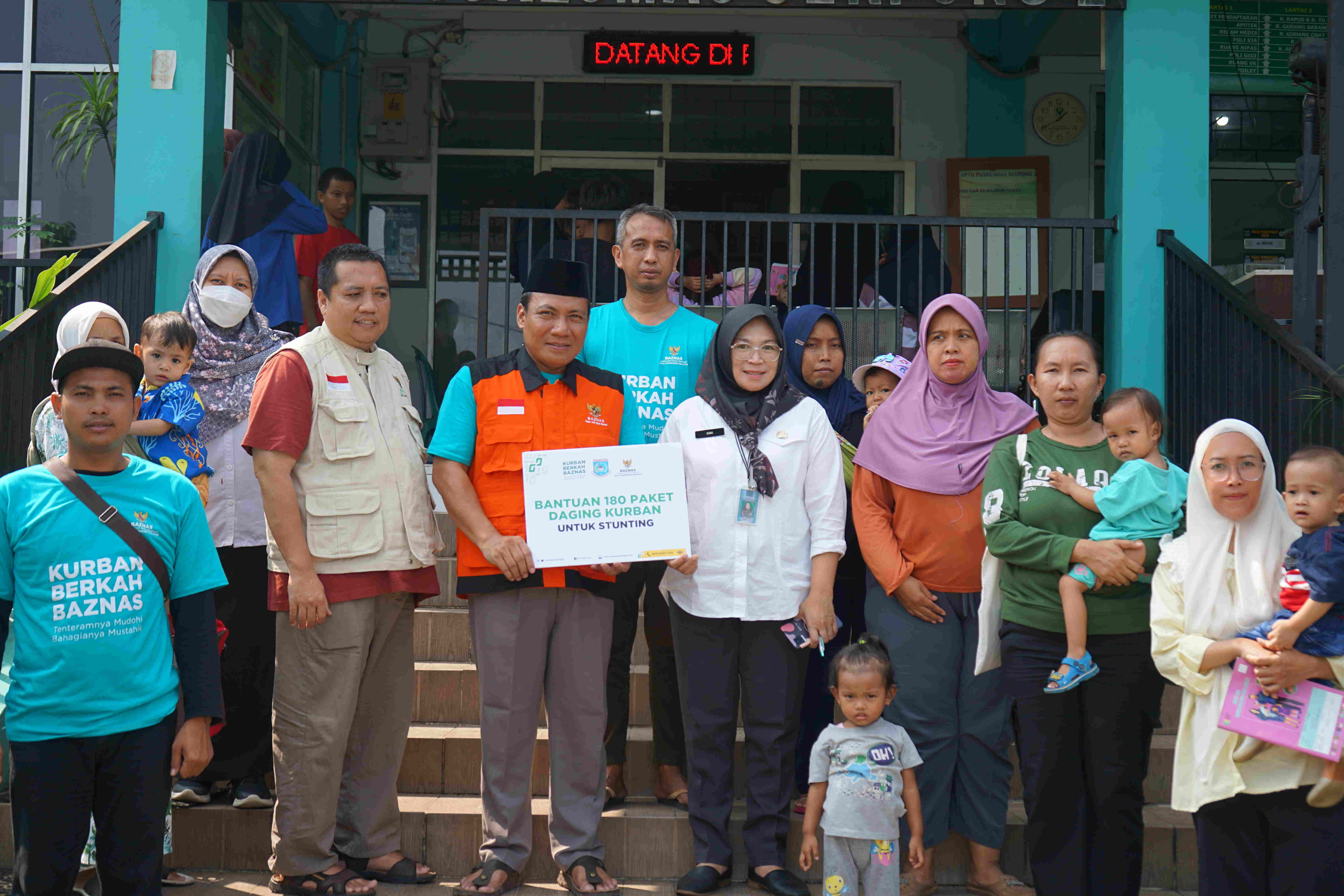 BAZNAS Tangsel Salurkan Daging Kurban dan Bantu Atasi Stunting di Serpong: 180 Anak Stunting Terima Bantuan