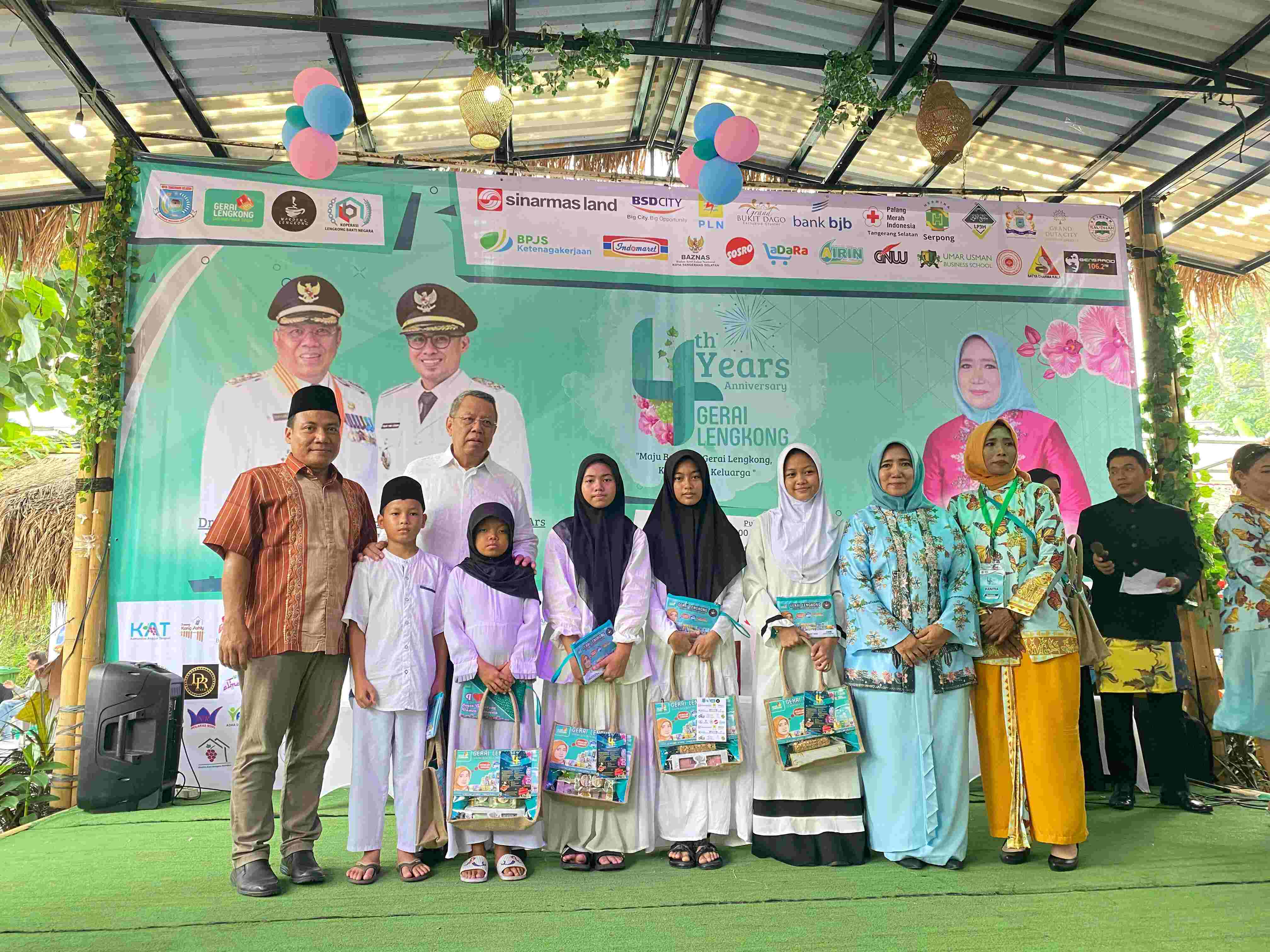 Baznas Tangsel dan Waroeng Lengkong Berbagi Kebahagiaan dengan Anak Yatim dalam HUT ke-4 Waroeng Lengkong