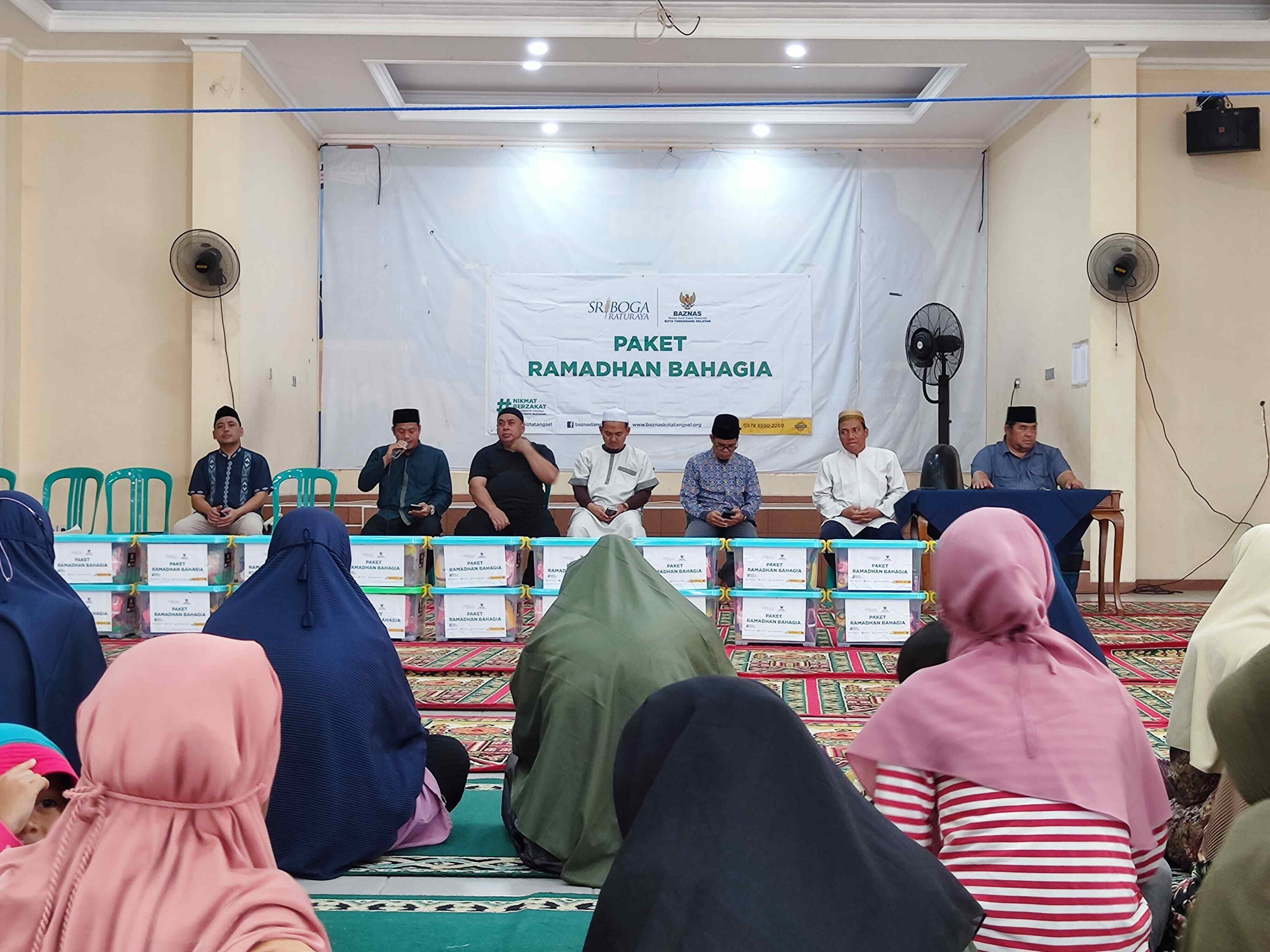 Paket Ramadhan Bahagia PT Sri Boga Ratu Raya Membawa Kebahagiaan Bagi Ratusan Warga di Pondok Aren