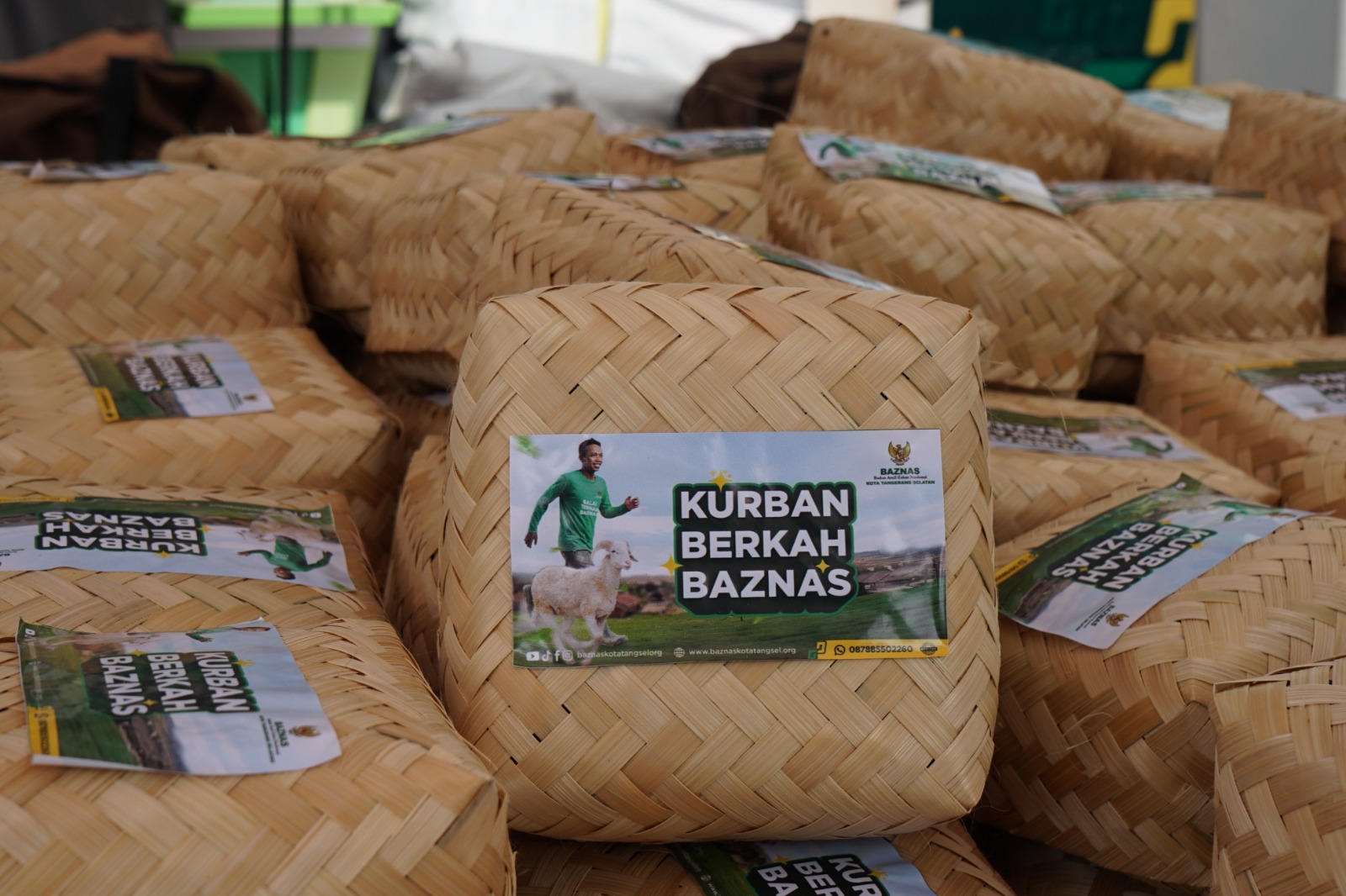 BAZNAS Kota Tangerang Selatan Salurkan 1.067 Paket Daging Kurban Berkah di 17 Titik Penyaluran